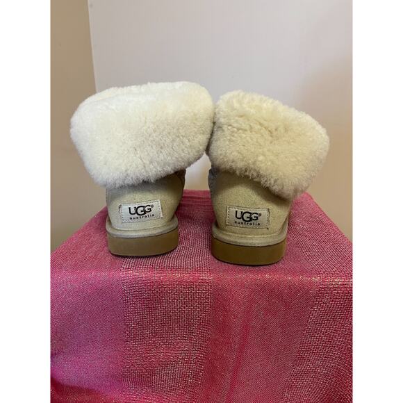 Ugg Women's Winter Cream Boots - Size 5 (14005) - Picture 3 of 6